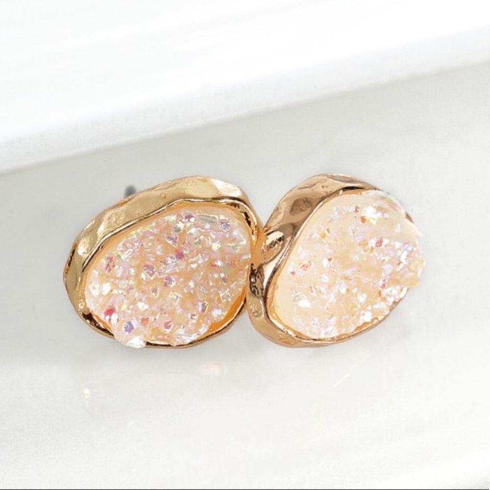 Dainty oval druzy post earrings - Picture 2 of 8